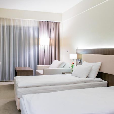 Hotel Kosma Kozmin Bagian luar foto