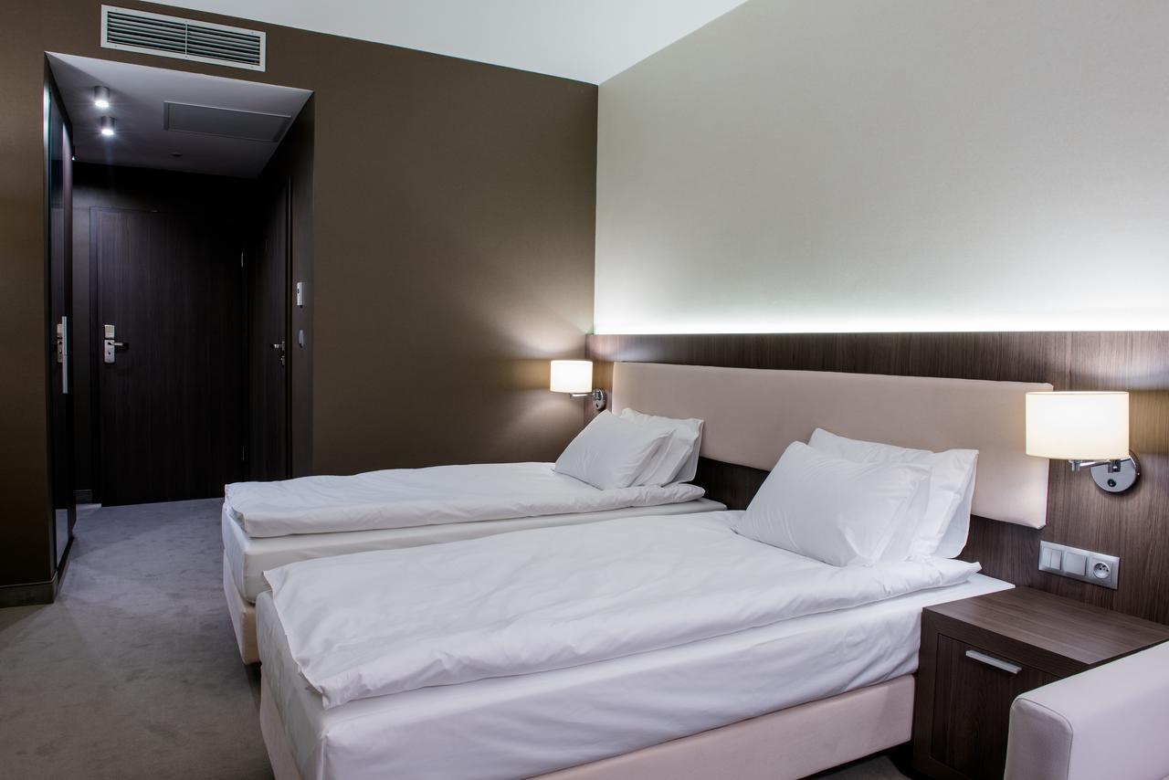Hotel Kosma Kozmin Bagian luar foto