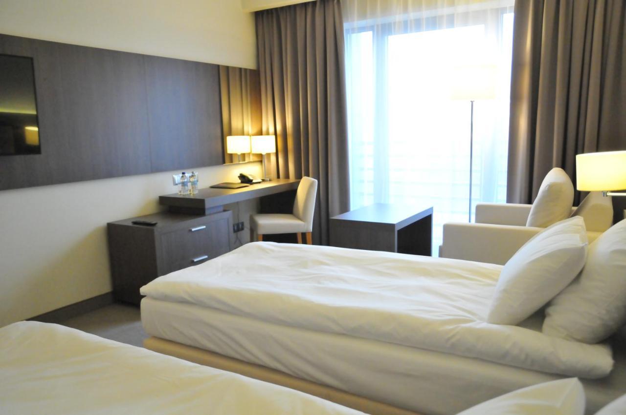 Hotel Kosma Kozmin Bagian luar foto