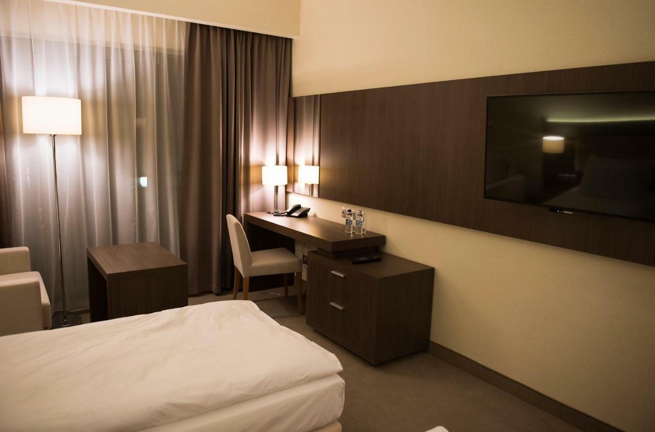 Hotel Kosma Kozmin Bagian luar foto