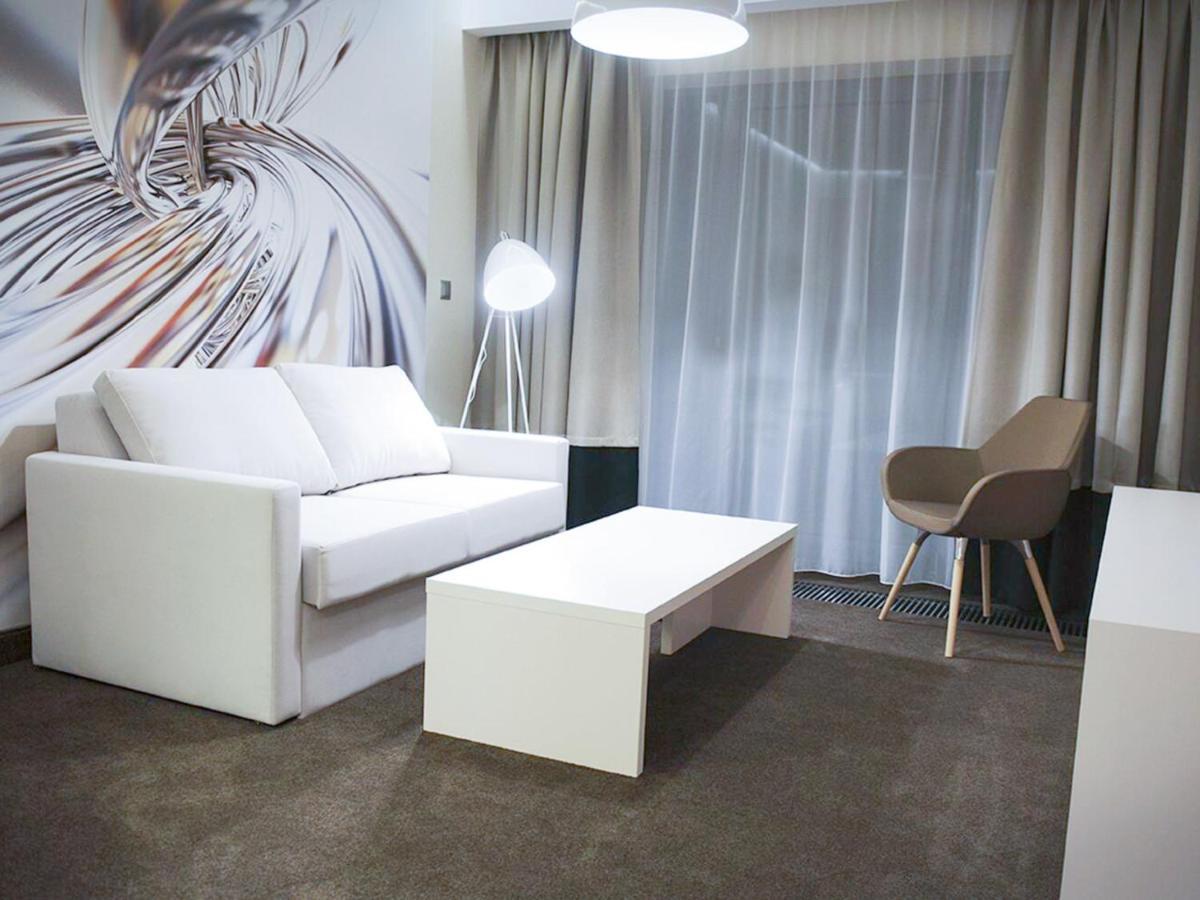 Hotel Kosma Kozmin Bagian luar foto
