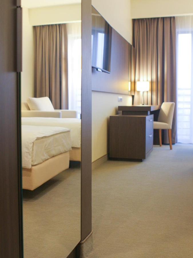 Hotel Kosma Kozmin Bagian luar foto