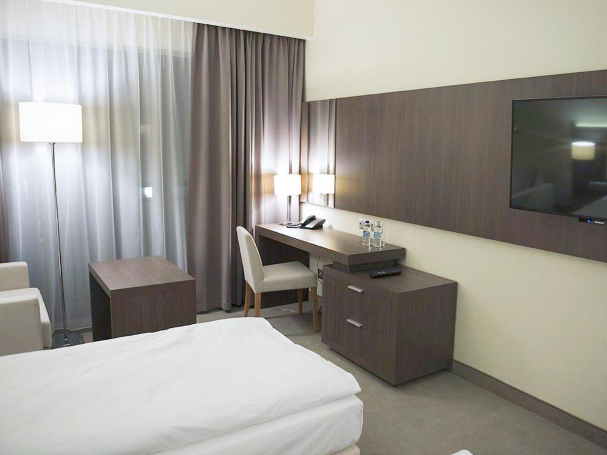 Hotel Kosma Kozmin Bagian luar foto