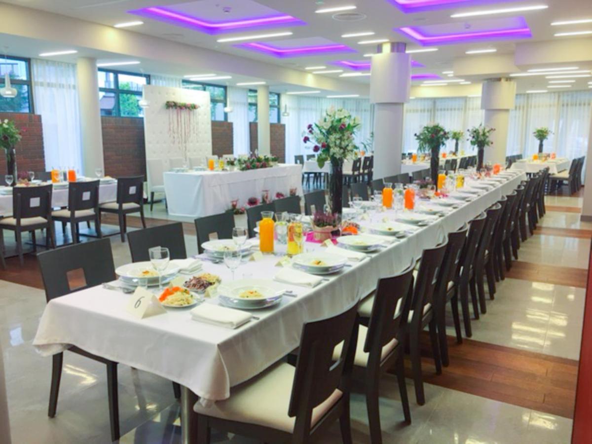 Hotel Kosma Kozmin Bagian luar foto