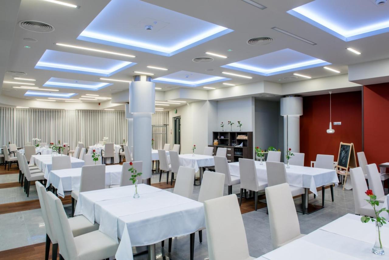 Hotel Kosma Kozmin Bagian luar foto
